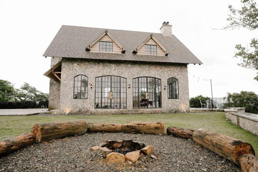 فيلا The Old Country Stone House سيبو المظهر الخارجي الصورة